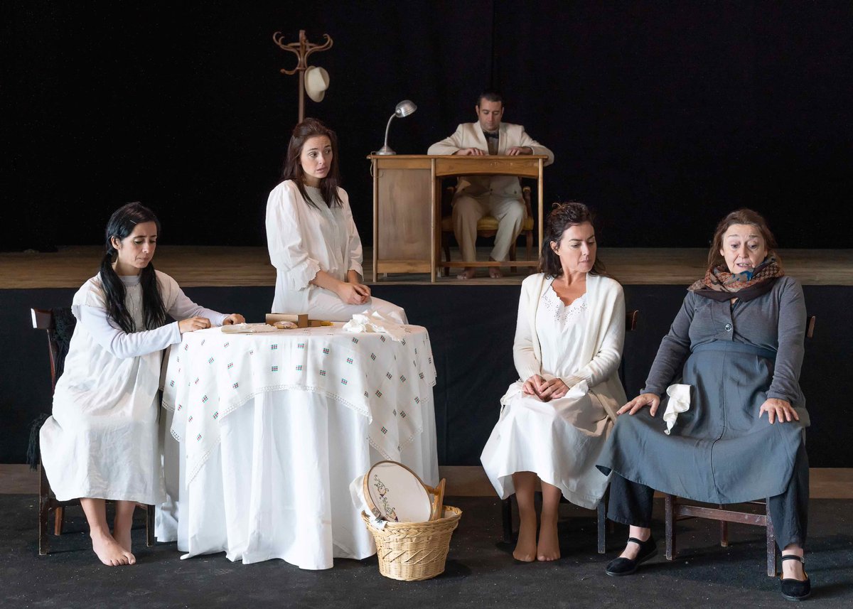 govgirona's tweet photo. 🎭Acollim el #FITAG, el Festival Internacional de Teatre Amateur de Girona, al #PatiMagnòlies de la #gencatGirona!
🗓️Avui dimecres, 24 d'agost, a les 21 h, una tragicomèdia, "Federico en casa de Frasquita", de La Gamberra de Sant Pere Pescador
ℹ️ https://t.co/bugFMwPSmc https://t.co/LNyarKg593