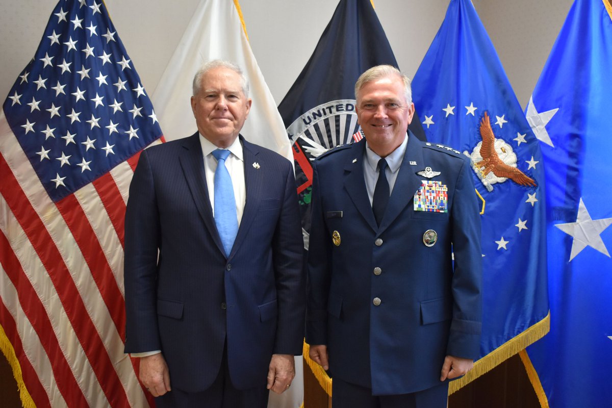 Welcome to Japan! Lt. Gen. Ricky Rupp, Commander, USFJ, met with Secretary of the Air Force Frank Kendall @SecAFOfficial at HQ USFJ this morning.