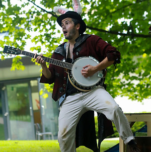 Southwarkcathed's tweet image. Join us this evening for a performance of the classic The Wind in the Willows by @Calf2Cow which will take place in our churchyard. Poop-poop! 

Start time 7pm
Doors open at 6.30pm

Tickets and info👇
eventbrite.co.uk/e/the-wind-in-…