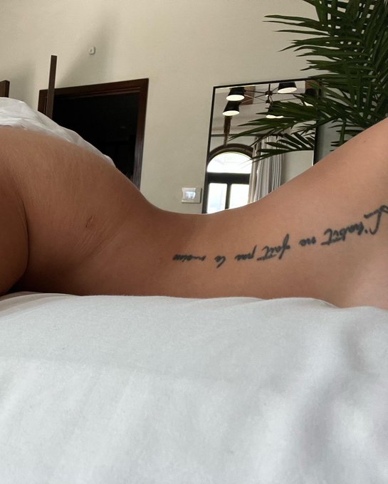 Merveil97372632's tweet photo. J'ai envie d'un réel
Viens en dm pour mes tarifs
Packs de nudes disponible

Rt bébé et viens prendre ta nude https://t.co/7gaRbrmwi6