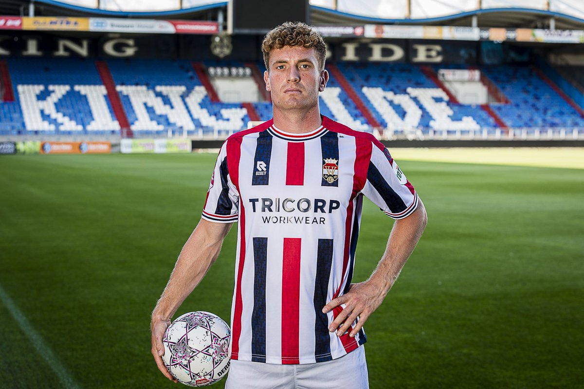supclubwII's tweet photo. Willem II versterkt zich met oud-bekende centrumverdediger Wessel Dammers. De 27-jarige Rotterdammer speelde vorig seizoen al een halfjaar op huurbasis voor de Tricolores en tekent nu een contract tot 2025. Welkom terug, Wessel!
Foto’s: Toin Damen
#SCWillemII #SCWII https://t.co/Fjlc2cOkSB