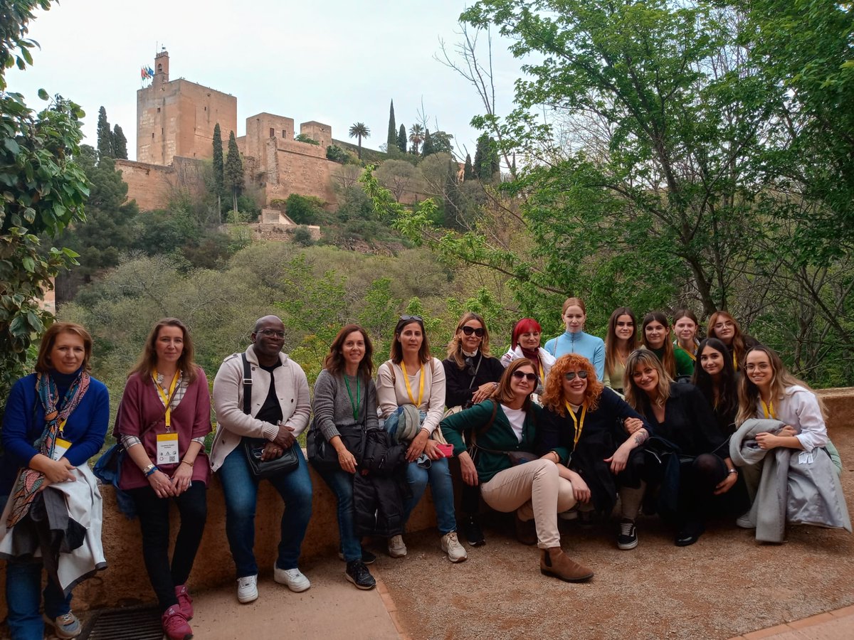 congprotocolo's tweet image. 📷 Recordando el #CIPROGRANADA22:

Así fue el paseo guiado por el #Realejo de la mano de @guiasdearte. Los congresistas pudieron conocer la Granada de las 3 culturas en uno de los barrios más pintorescos de la ciudad en el que vivieron judíos, musulmanes y cristianos.
