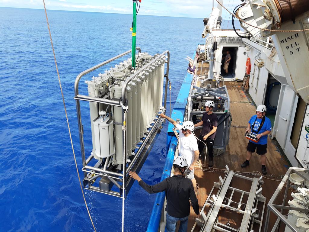 Peter Kraal (@drpeterkraal) on Twitter photo #I_NANO is in full swing, waters full of plume material arriving on deck. The different teams are operating like clockwork. Some potentially ground-breaking experiments underway. And calm weather. Two days to go, so far so awesome. <a href="/preinerin/">Martina Preiner</a> @nanoOlli <a href="/NIOZatSea/">Nioz At Sea</a> <a href="/UUGeo/">Geosciences UU</a> #I_NANO is in full swing, waters full of plume material arriving on deck. The different teams are operating like clockwork. Some potentially ground-breaking experiments underway. And calm weather. Two days to go, so far so awesome. <a href="/preinerin/">Martina Preiner</a> @nanoOlli <a href="/NIOZatSea/">Nioz At Sea</a> <a href="/UUGeo/">Geosciences UU</a>