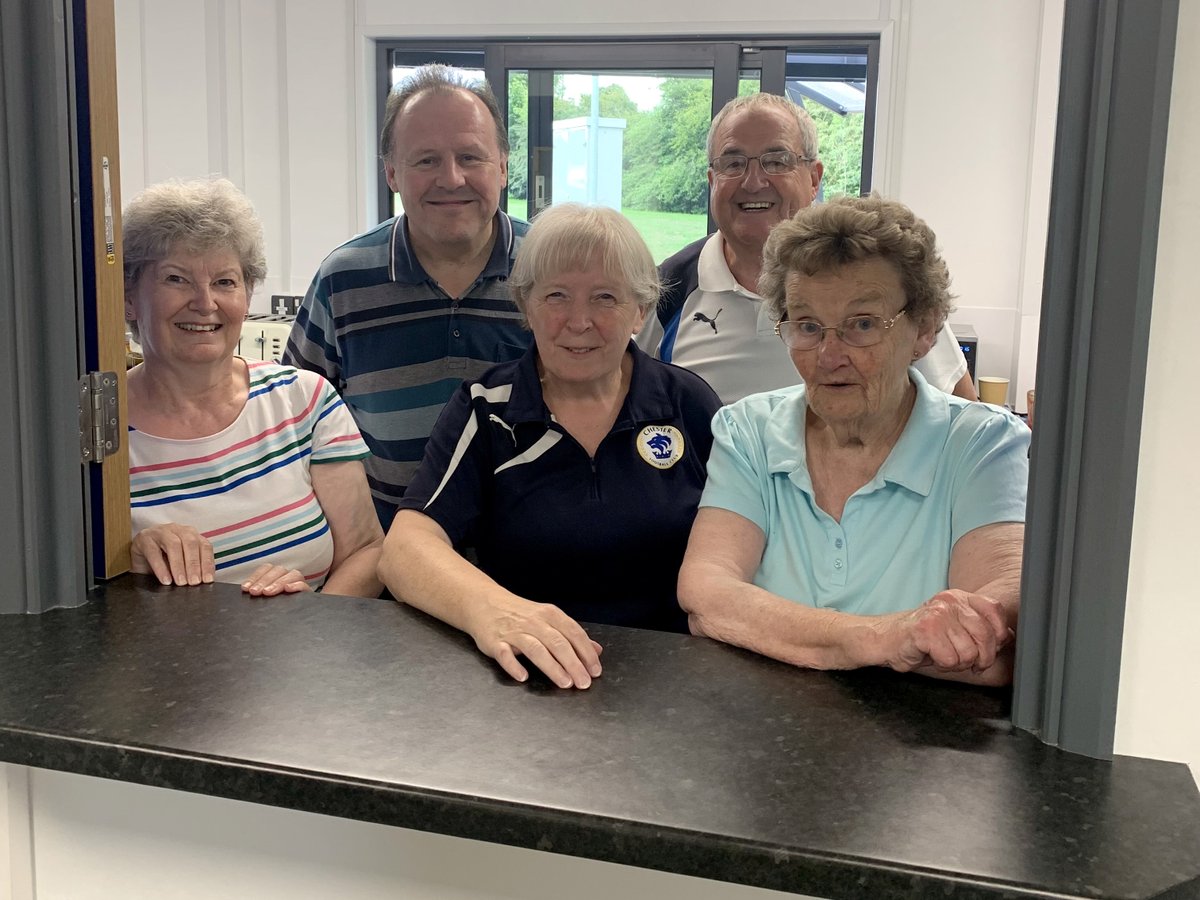 🧑‍🍳 We'd like to recognise our team of volunteers who are working hard to keep the @ChesterFC first team squad fuelled up this season. Thanks for everything you do for our football club! 💙 cityfansunited.com/a-toast-to-our…