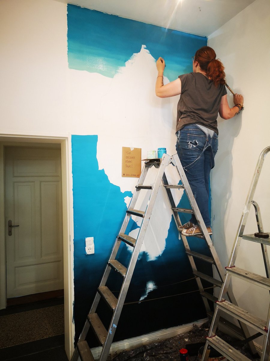 Ihr könnt Nadine noch am kommenden Donnerstag und Samstag zwischen 16:00 Uhr und 18:00 Uhr beim malen zuschauen.