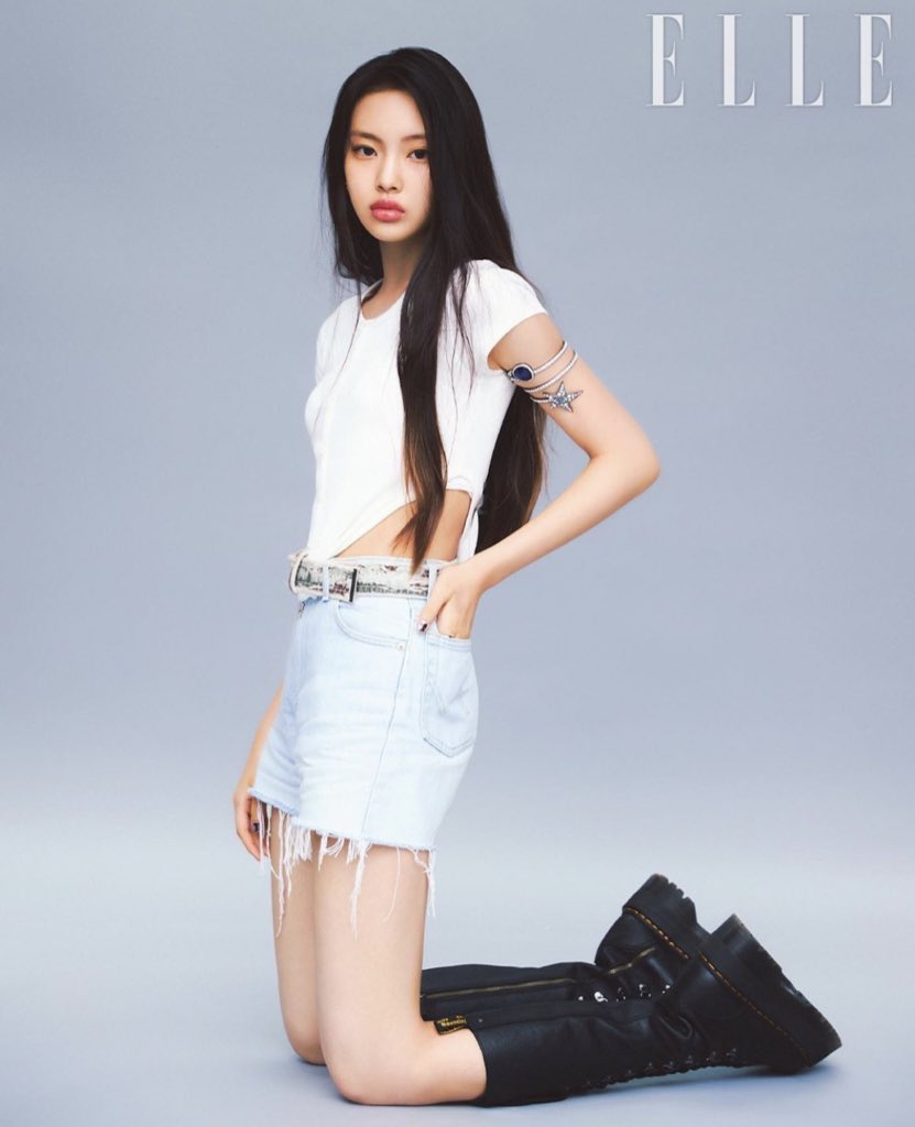 Iehyeine's tweet photo. Talk, walk and pose like an angel and yes she is mesmerized by her own gracefully self. “Oh, dearest, even the heaven help the crowd who falls in love with you.” https://t.co/OU2v7ZxMMN