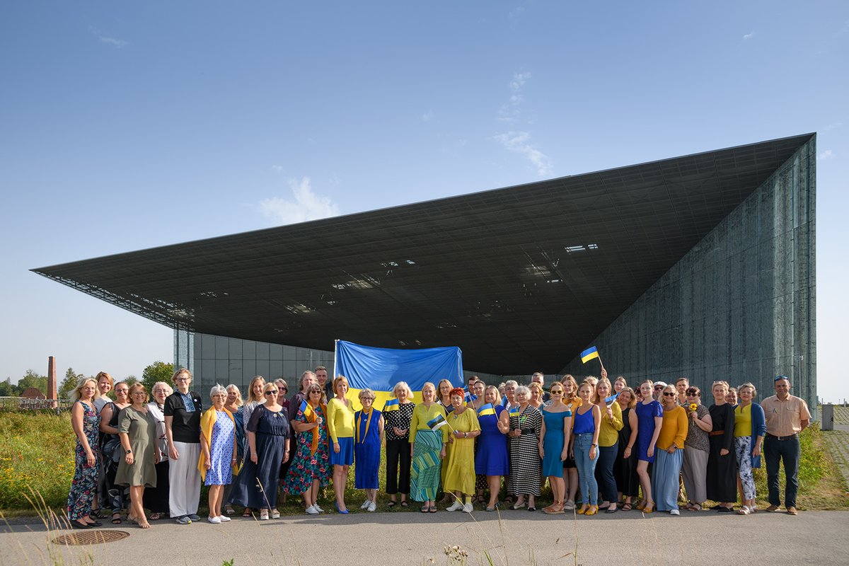 PilleRunnel's tweet photo. Good independence day, Ukrainian friends. We have not forgotten and drowned in our daily tasks, while you face a brutal war against freedom and independence. My colleagues at the Estonian National Museum gathered for Ukrainian Minute. Photo: Arp Karm #SlavaUkraini https://t.co/5LdZ8RwrdF