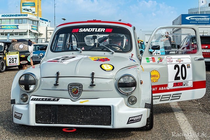 #Repost @racingsportpics Fiat Abarth 1000TC / Kampf der Zwerge | Porsche Club Days 2022 Hockenheim
Mehr Fotos auf racingbild.de

#fiat #motorsport #motorsports #racecar #historicracing #racershub #hockenheimring #kampfderzwerge #motorsportsphotography #sandtler24