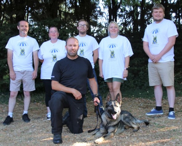 ERPDF's tweet photo. Wed, Thu, Fri, Sat, &amp; ...
Sunday 28th August THEY JUMP !
Skydive For ERPDF
https://t.co/4cFgTCGhZG

Fundraiser for Essex RPDs 
in memory
of Police Dog Mitch

Pls support these brave folks.
Here's some of the team
Cheering is expected 🐾💙🐾
More news every day...
@neatanddame https://t.co/dBMAHl6h4k