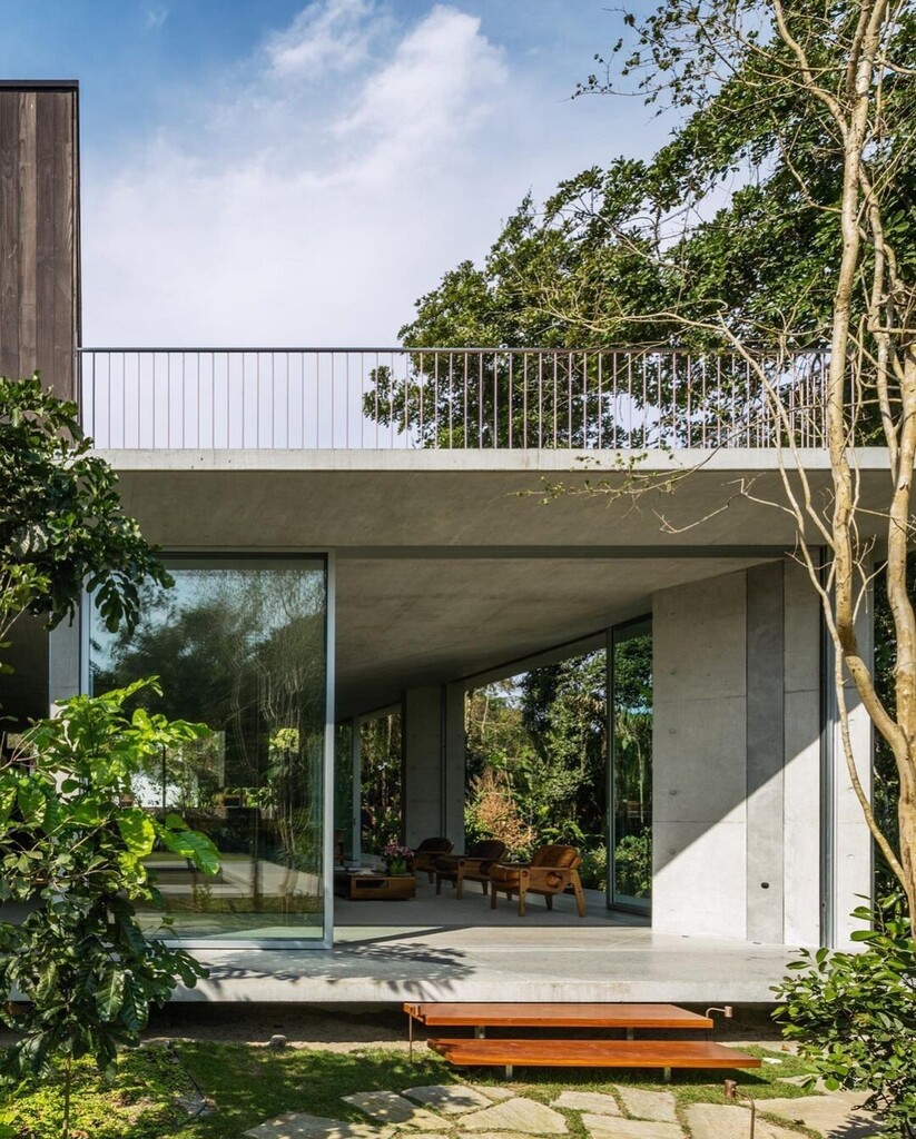 architecture_ex's tweet photo. What’s your opinion about this house? #ArchitectureExplored
ㅤ
#architecture #design #interiordesign #art #architecturephotography #photography #travel #interior #architecturelovers #architect #home #homedecor #archilovers #building #photooftheday #ar… https://t.co/YHRVD3iZKP https://t.co/ZAu0xpkkWe