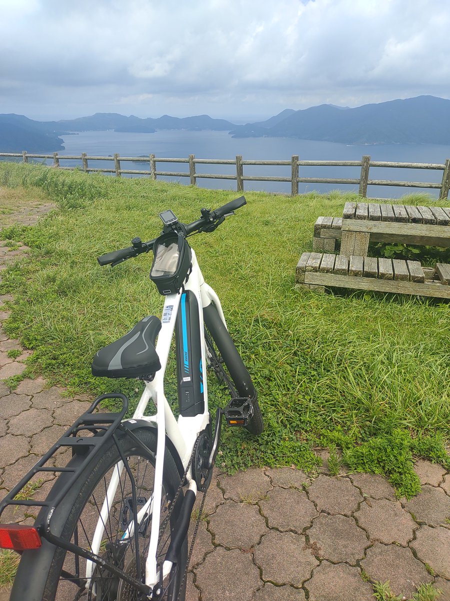 YujiTani's tweet photo. 赤ハゲ山展望台

自転車(電動アシストですが)で
来たはるばる感に浸ります。

#隠岐の島
#知夫里島
#島旅 https://t.co/bUbyYKXLDx