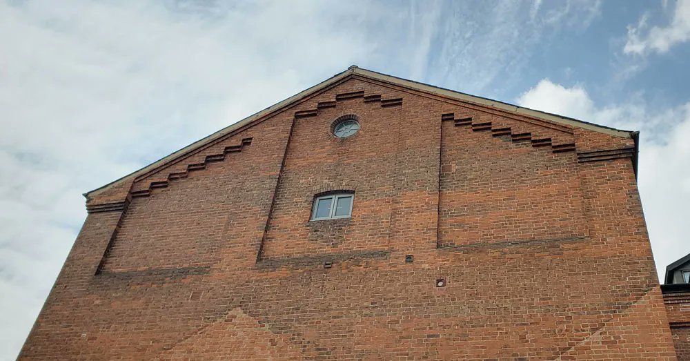 RedDuneWeb's tweet image. We have outgrown our office, so we are moving!

Our beautiful new offices cover the 3rd Floor Malt Store Annexe at The Cut, in Halesworth. This historic building provides a vaulted ceiling, mezzanine and exposed brickwork.