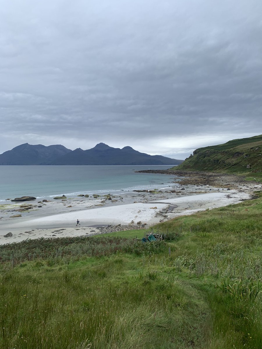 fehs_geog's tweet photo. The ‘Singing Sands’ on the Isle of Eigg with the Isle of Skye in the background. Incredible! https://t.co/sNau71HcZR