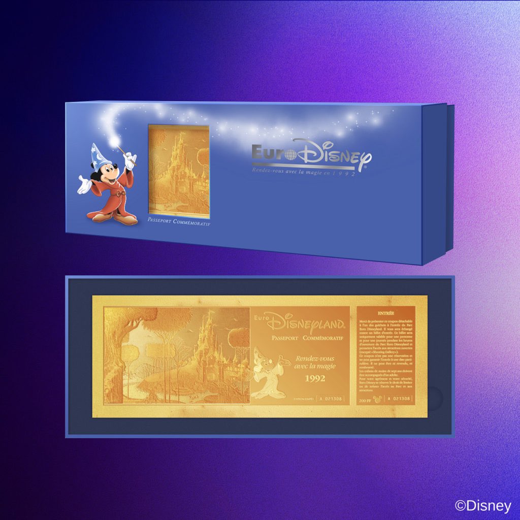 BlogDLP's tweet image. 🛍️ SHOPPING: The metal reproduction of the commemorative passport as well as the box of medals celebrating Euro Disneyland will be released on August 31! 

#DisneylandParis