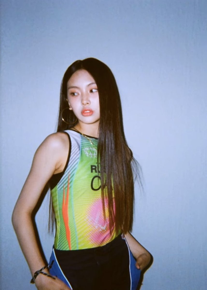 Iehyeine's tweet photo. Have you heard about the coolest girl in the town and have you seen her? Heard about that her havy long hair is smells like a parfume of roses and sandalwood. The chic outfit that she wear all day long, bewitched mortals to stare at her. https://t.co/j1CyMOMelu