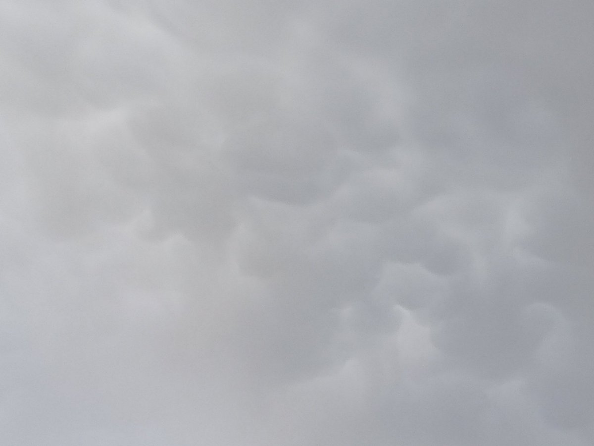ivan_chamizo's tweet photo. Mammatus en los cielos malagueños. Ole y ole. Por esto me gusta tanto la meteorología. @meteomijas @Granada_Meteo @Eltiempoalsur @ElTiempoA3 @tiempobrasero @aquilatierratve @MeteOrihuela @RAM_meteo @MeteoredES @abarniol_tve @JoannaIvars @lasextameteo @Tiempo_Mercedes https://t.co/G4kazNxz9H