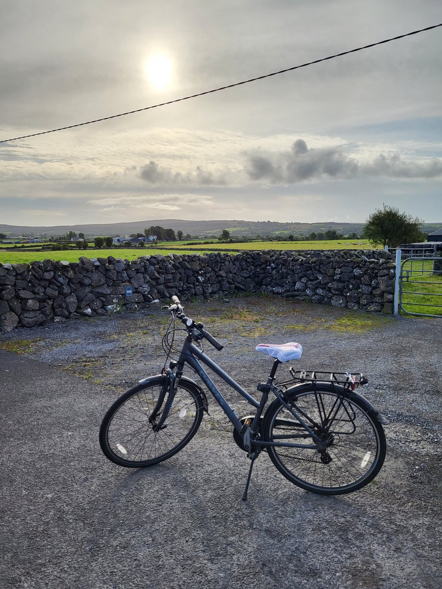 CycleGort's tweet photo. My #DailyCommute 🚴🏼♀️🚴♂️🚲🚵♂️🚵♀️before #Workingfromhome on South Galway's #RotharRoads , the Sliabh Aughty mountains in the background ! I called this 5 km loop the #LimeParkLoop
@GalwayCycling @galwayactive @cyclistie
#GortCycleTrails #SafeCycleTrails #CycleInstructor #AndSheCycles https://t.co/g95xoOl6SQ