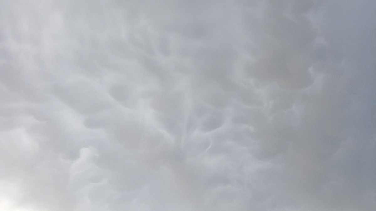 ivan_chamizo's tweet photo. Mammatus en los cielos malagueños. Ole y ole. Por esto me gusta tanto la meteorología. @meteomijas @Granada_Meteo @Eltiempoalsur @ElTiempoA3 @tiempobrasero @aquilatierratve @MeteOrihuela @RAM_meteo @MeteoredES @abarniol_tve @JoannaIvars @lasextameteo @Tiempo_Mercedes https://t.co/G4kazNxz9H