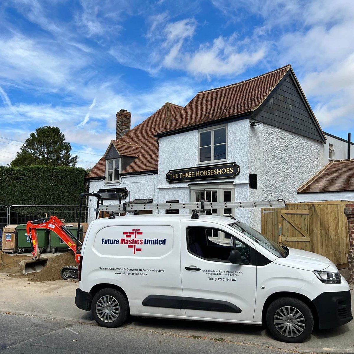 FutureMastics's tweet photo. On site working on the Three Horseshoes pub in Benson, Wallingford carrying out mastic services. #mastic #masticman #masticcompany #masticcontractor #masticapplication #sealantapplication #sealantcompany #sealantcontractor #Benson #Wallingford #Oxfordshire #southeast #ukmastic https://t.co/XwEAMEwLck