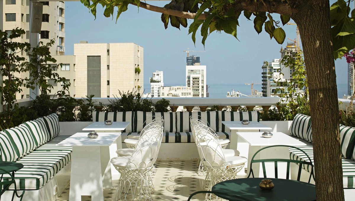 LEBANON: Gorgeous new opening in Beirut with sumptuous bedrooms, a gorgeous rooftop pool and bar and top notch service.🍸️

#beirut #newhotel #luxury #albergo
roomcard.com/hotel/hotel-al…
