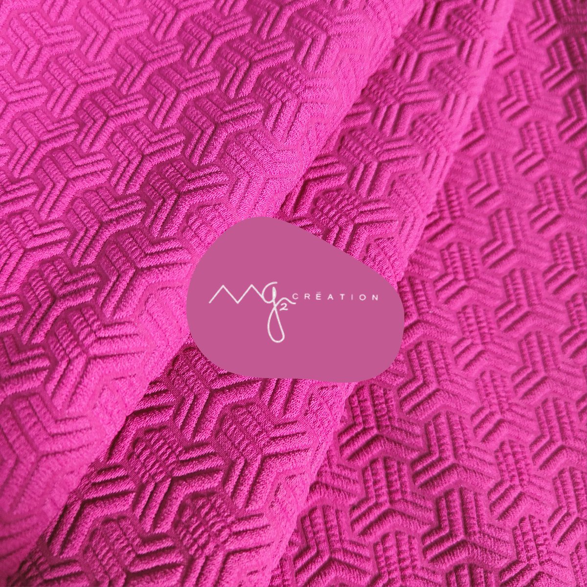Mg2Creation's tweet photo. Nos tissus géométriques gaufrés n'attendent plus que d'être portés.
On ose le fushia pour l'automne ? 😋 
La 16 381 à retrouver dans 3 coloris différents

⬇️ https://t.co/0StTnSHAWR
.
.
#mg2creation
#corbastissus #fabricanttissus #madeinfrance #lingerie #fabrics #tissus https://t.co/8WffTQDEBS