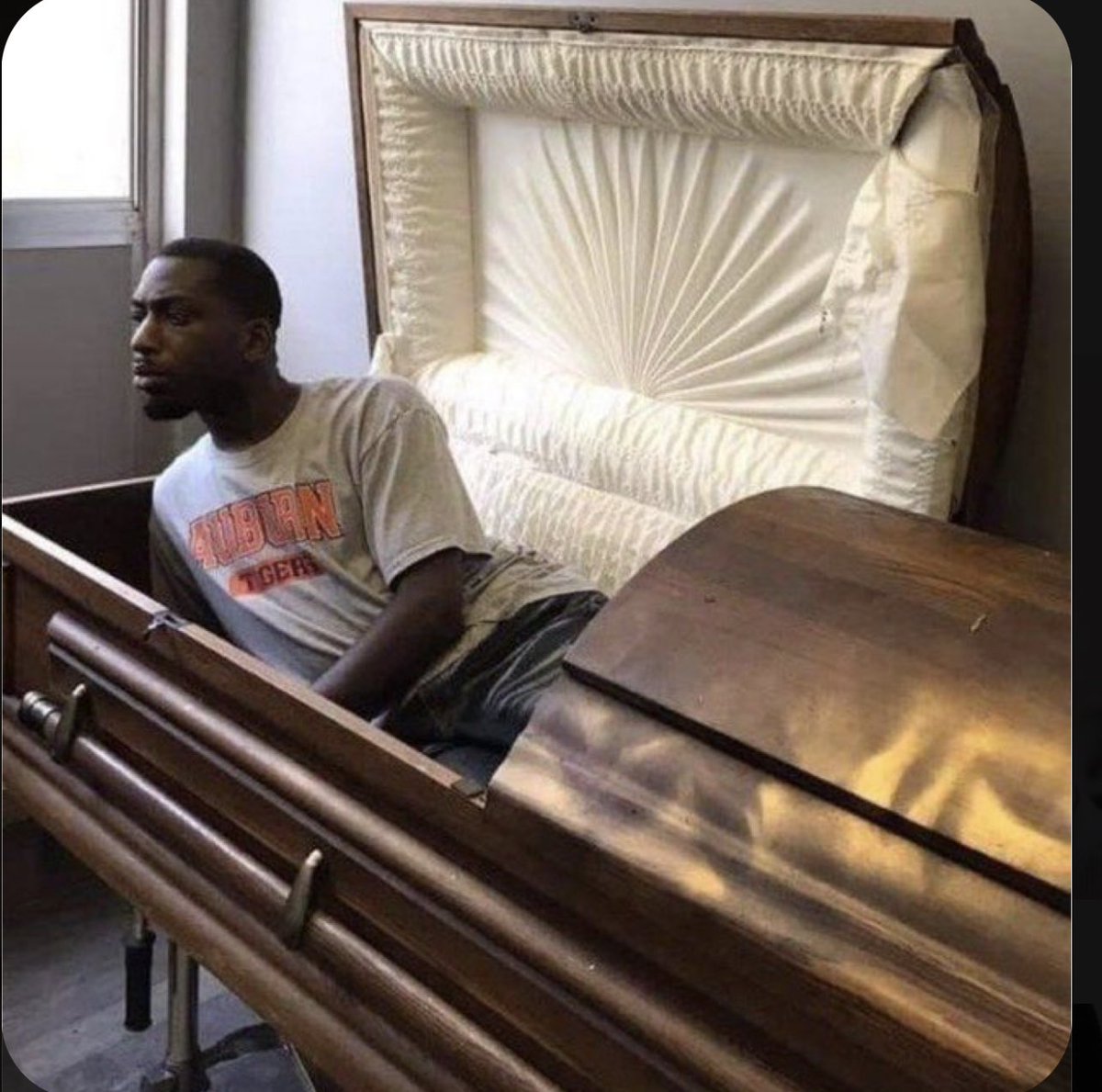 29_zra's tweet photo. get comfy guys 🤭#gcseresultsday2022 #gcses2022 #GCSEResultsDay https://t.co/Un0hHzie2D