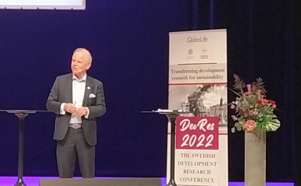 CeshCentre's tweet photo. Ole Petter Ottersen highlights the need for symmetric partnerships, reciprocal learning and having an open mind to decolonize global health. Thanks for mentioning CESH as an example of just that, @ottersenolep! ✨ @karolinskainst @stefanswartpet #DevRes2022 https://t.co/K2UxUMoXI7