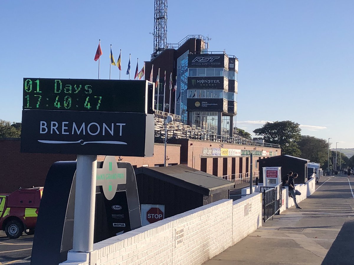 Great atmosphere at the Manx GP.

#WeAreSFRFire Keeping our friends in #motorsport #IOMTT #manxgrandprix safe.

Have a great day!