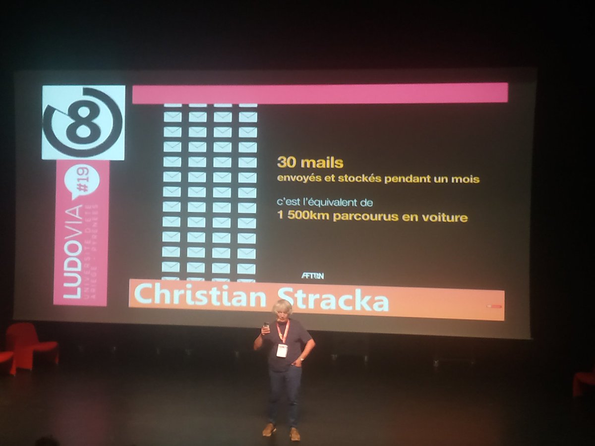 StephaneLastere's tweet photo. #Peshakucha de @CStracka @AftrnTice
➡️L' éthique numérique : homo numericus, le reconditionnement, un numérique plus juste, la souveraineté des données, la formation des enseignant-e-s par les #ERUN et #CPCnum, les partenariats privés... https://t.co/vhO7E12H7m