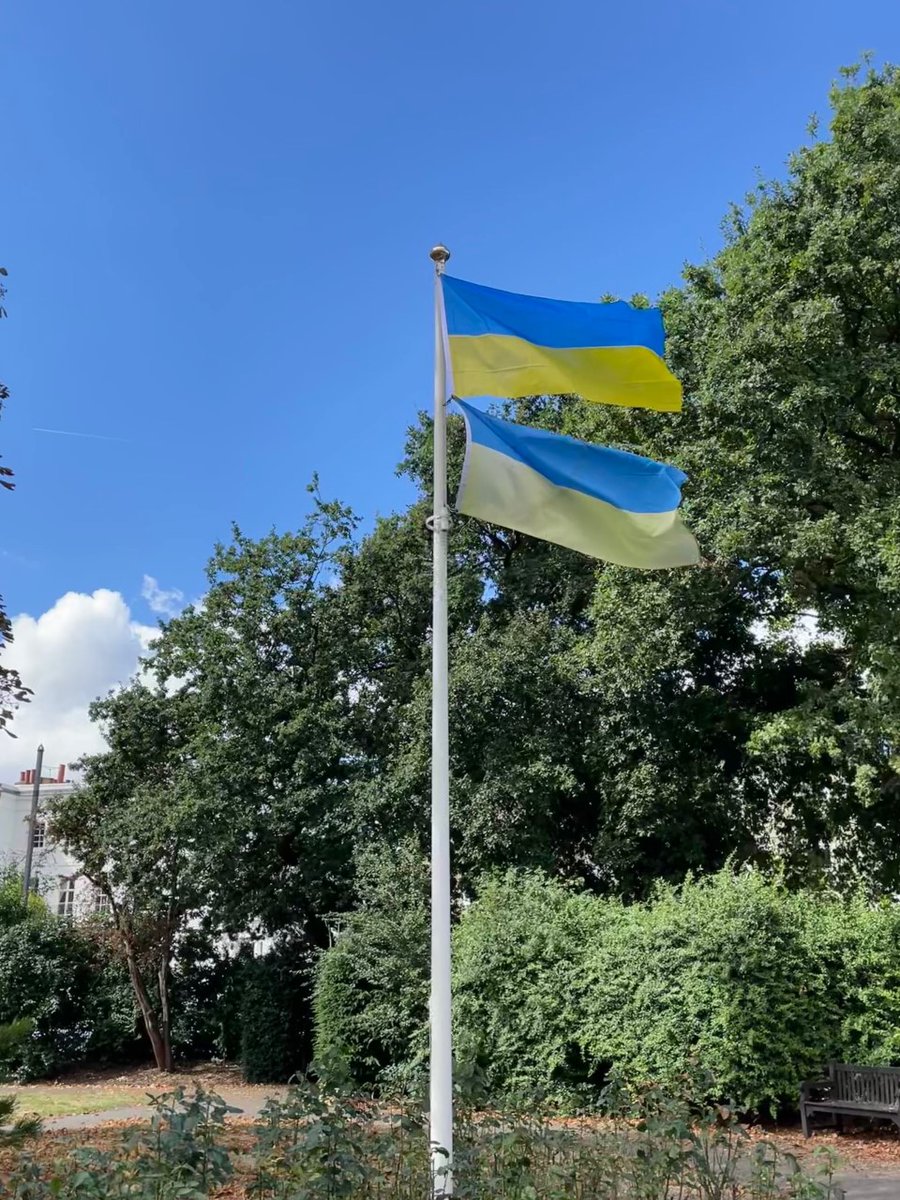 Fresh new flag of #Ukraine flying above the old one that has been up for 6 months in St Peters Sq #W6. Marking the Declaration of Independence in 1991 and the ongoing resilience of the Ukrainian people. Blue sky, yellow Steppes. #IndependenceDay #StandWithUkraine