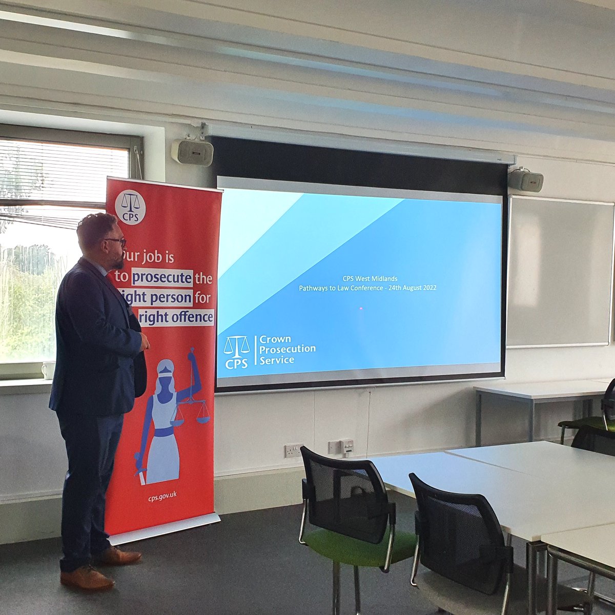 CPSWestMids's tweet photo. Today, District Crown Prosecutor James Leslie Francis spoke to @suttontrust students @warwickuni about the Code for Crown Prosecutors, our Magistrates' and Crown Court Units, and @CPSCareers pathways.
#CareersInLaw #SuttonTrust #PathwaysToLaw #CPSCareers https://t.co/D8ubCEz6n5