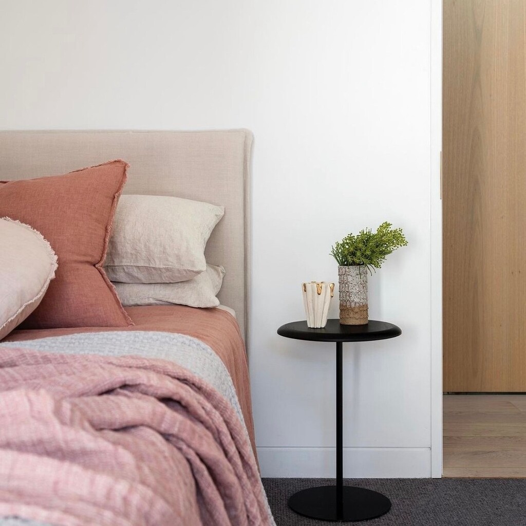 anaca_studio's tweet photo. :: POPPY :: Our Poppy side table is the perfect little bedside companion. ⁠
.⁠
Illustrated by:⁠
1- Relaxed vibes @kasabyron Interiors by @mimdesignstudio - Photo @tfadtomferguson⁠
2 - Max sophistication @michelle_baskinteriors - Photo @suziappel_phot… https://t.co/G9jhVAbJA9 https://t.co/zSsEg4VKmj