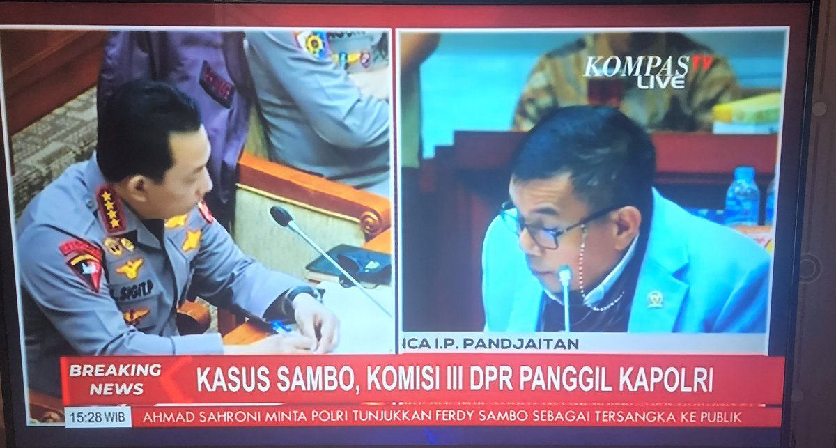 kurawa's tweet photo. Rapat Dengar Pendapat DPR dengan Kapolri gue hitung ibarat bola :

Bacot Posession :
DPR 89%
Kapolri 8%
Salam2an/selfi 3%

RDP lebih terasa narsis anggota DPR, padahal rakyat cuma mau dengerin keterangan Kapolri https://t.co/1cjrNHmsHN