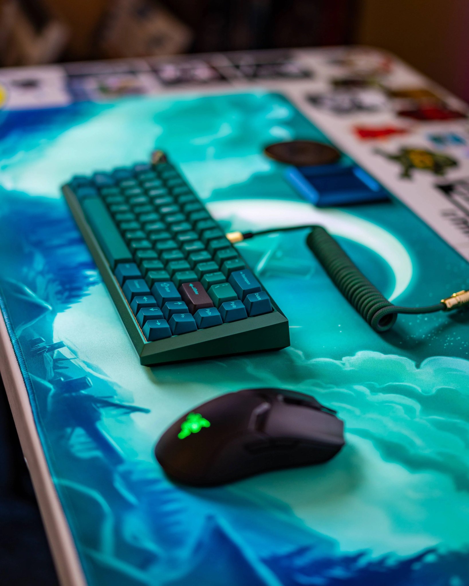 CableMod on Twitter "The green coiled cable with golden connectors