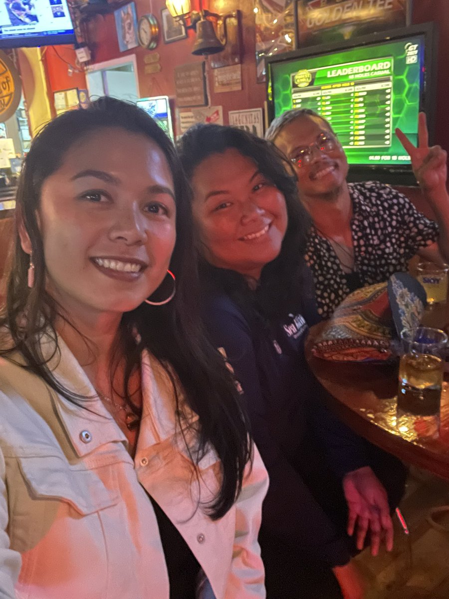 WanderinMyracle's tweet photo. These 2 have been my constant for the last 2 weeks. Missing @hafaroldy already. #mahalang https://t.co/n7XDY3ot9z