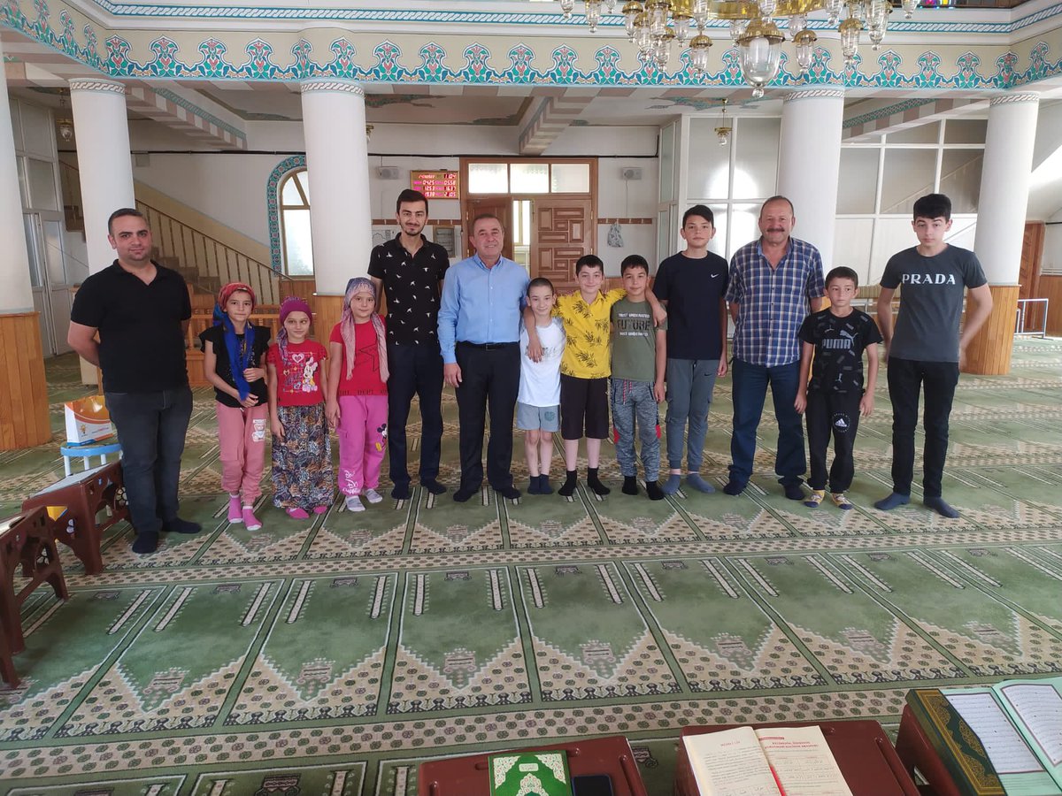 İsmail Akbak (@akbakismail) on Twitter photo Ilgazımızda faaliyet gösteren yaz Kuran Kurslarımızı Yönetim kurulu üyelerimiz ve GK Başkanımız <a href="/CihanOZK/">Cihan ÖZKAN</a> ile birlikte ziyaret ettik. Öğrencilerimize Sn.Cumhurbaşkanımız <a href="/RTErdogan/">Recep Tayyip Erdoğan</a>‘ın selamlarını ileterek başarılar diledik.Misafirperverlikleri için hocalarımıza teşekkür ederiz… Ilgazımızda faaliyet gösteren yaz Kuran Kurslarımızı Yönetim kurulu üyelerimiz ve GK Başkanımız <a href="/CihanOZK/">Cihan ÖZKAN</a> ile birlikte ziyaret ettik. Öğrencilerimize Sn.Cumhurbaşkanımız <a href="/RTErdogan/">Recep Tayyip Erdoğan</a>‘ın selamlarını ileterek başarılar diledik.Misafirperverlikleri için hocalarımıza teşekkür ederiz…