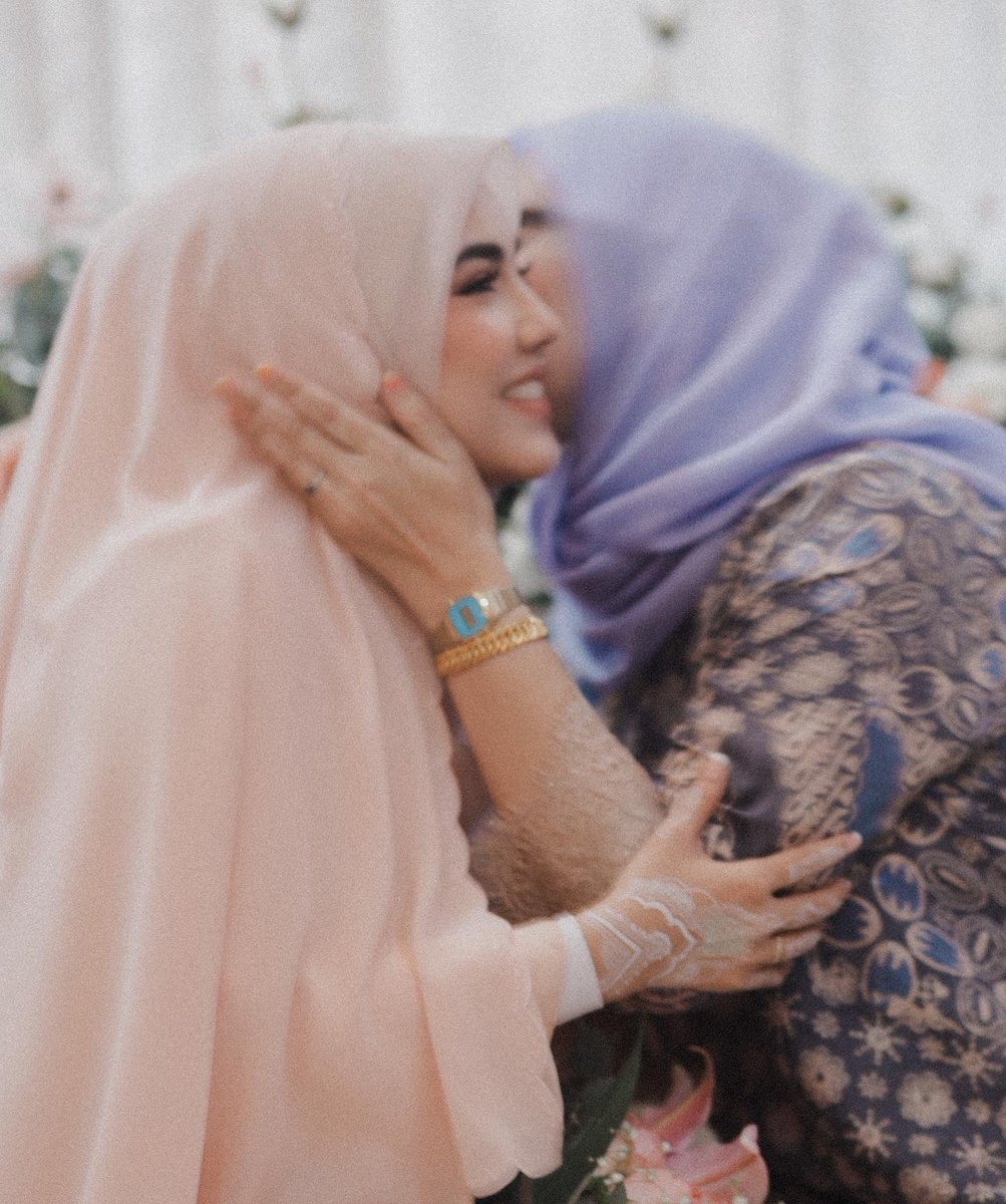 DahliaRizal's tweet photo. Here are 4 of my fav shots from 21st of aug💍🤍 https://t.co/yG8l60SGUq