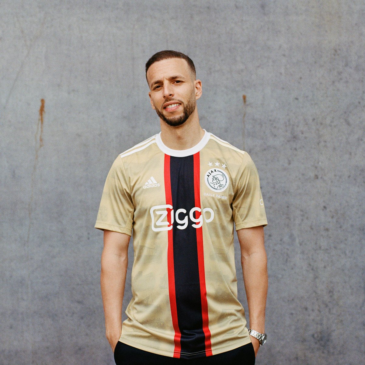 ⭐️ Ajax and Daily paper have come together to give us a third shirt celebrating Amsterdam's street football culture.

Yeh, it's a winner for us.