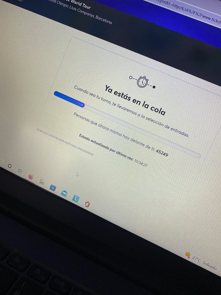 miriip's tweet photo. Pues nada… mañana tendré que tener la suerte de mi lado ❤️‍🩹 #Coldplay https://t.co/WvEzIeovBi