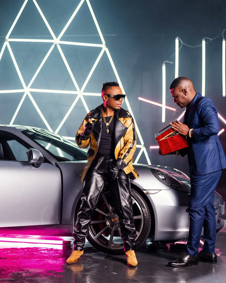 DJTira's tweet photo. More life 🎂❤️

#SikilidiMusicVideo >>> Link https://t.co/8DC9jtVPPR https://t.co/LIlp3Eu678