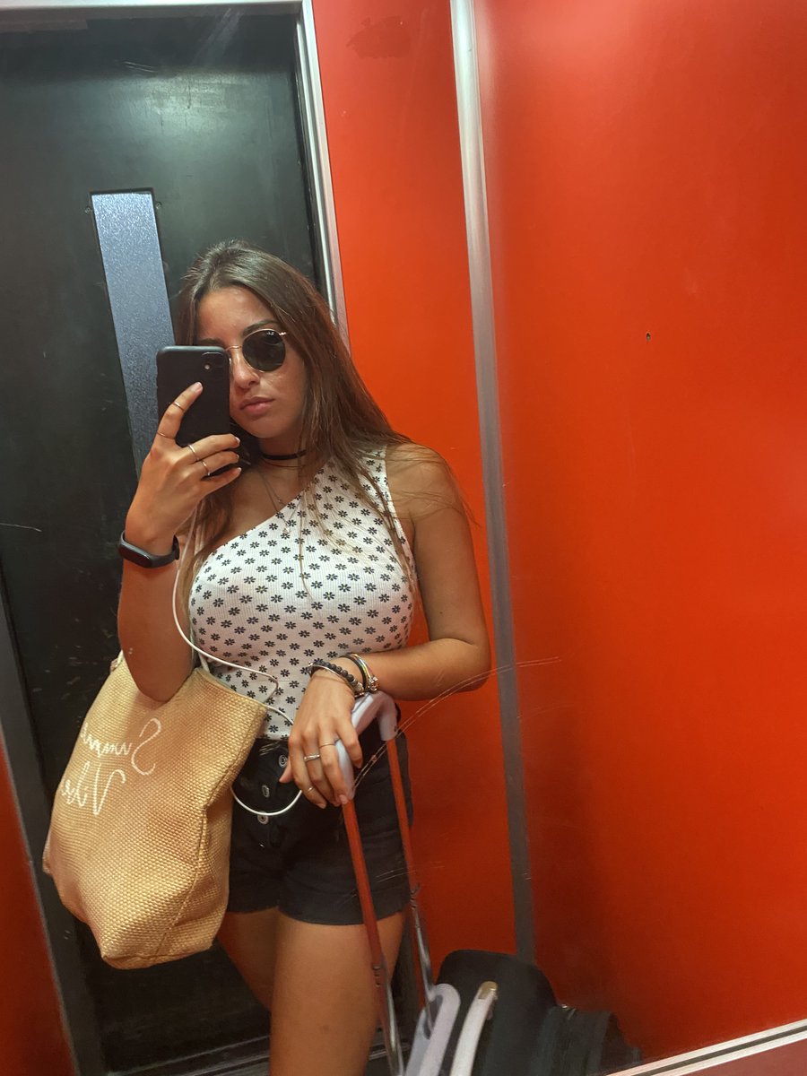 Faby_Ferrara's tweet photo. Have you returned from vacation yet? https://t.co/2OA511qkOs