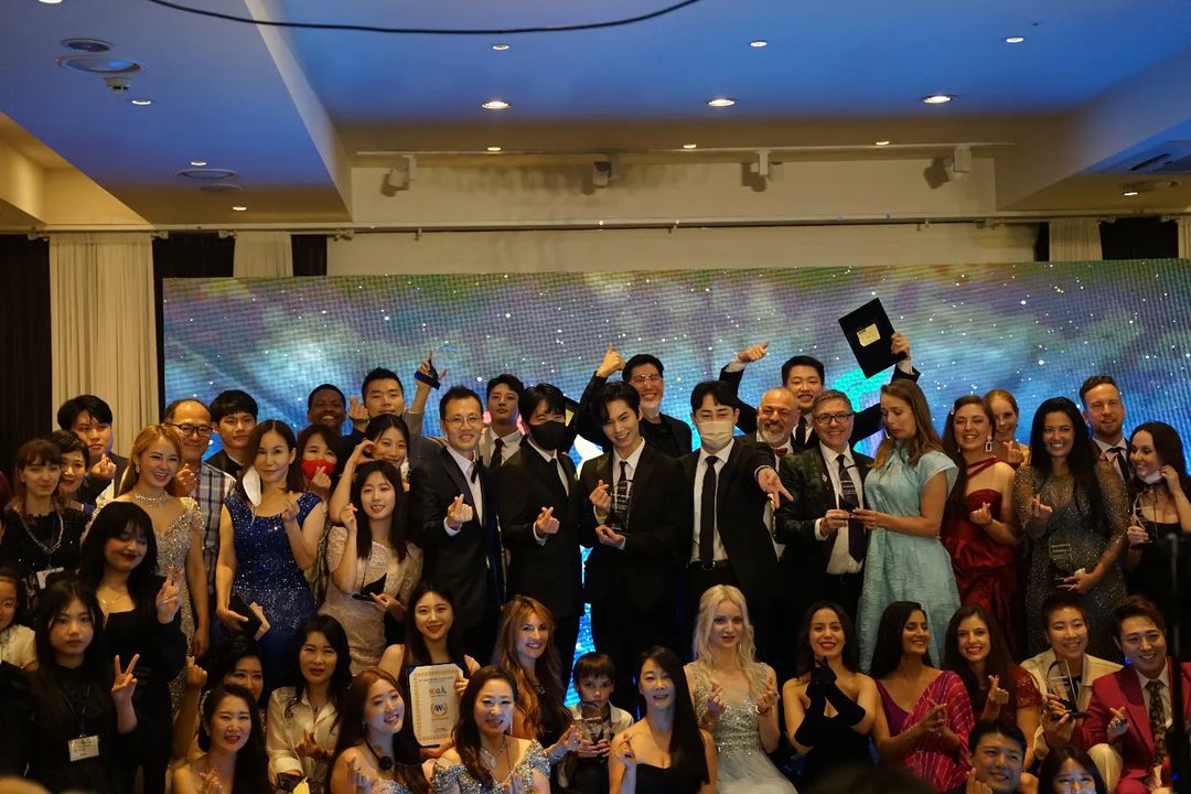 PurPixieForgePH's tweet photo. {📸} 082422 IG Update [ @.seoulswebfest ]

Seoul Webfest Award show group photo

🔗 https://t.co/Qx8lvoTWaR

{ @offclASTRO }
{ #ASTEO · #아스트로 · #アストロ }
{ #ROCKY · #라키 · #ラキ } https://t.co/8AELVIqCt8