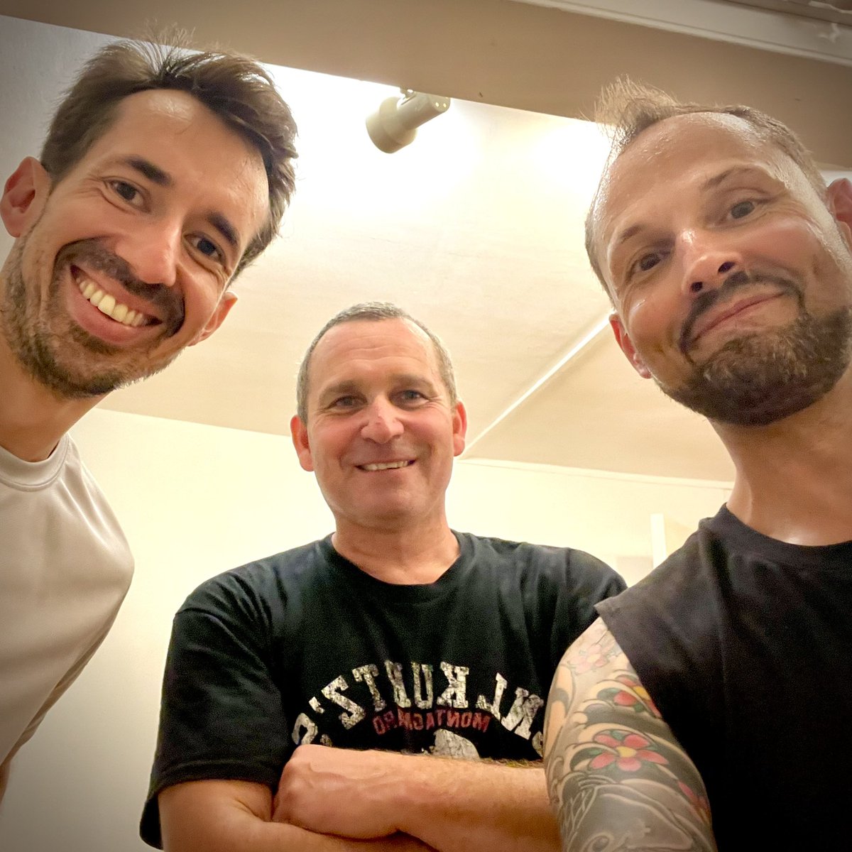 F_W_T_S's tweet photo. 23rd August. Tuesday #kungfu session instead of Monday due to my hols. Working SNT-CS5 with these dudes, and seeing how it links into passing &amp; simple rear chokeholds. Good work lads. 🙏👍 https://t.co/8zne9IgWVS