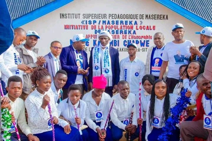 abelamundala's tweet photo. Pendant qu'il s’oppose à la destruction du Lycée #Lubusha;
Le président @moise_katumbi vient de reconstruire & modernisé les infrastructures scolaires et universitaires dans le territoire de #Lubero au Nord-Kivu!
L'#ISP #Masereka a des nouveaux bâtiments et auditoires.
#Education https://t.co/3dRGhBJhpF