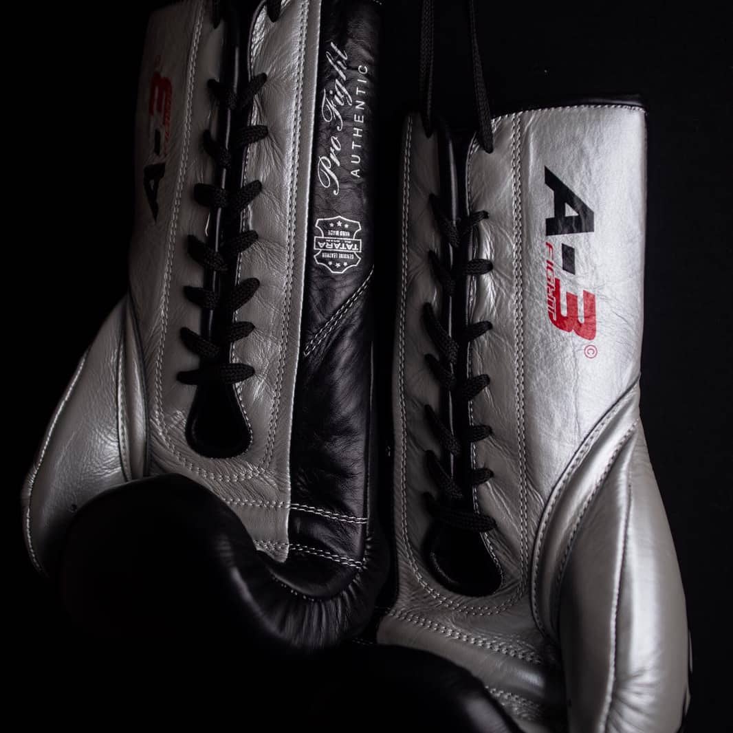 RDXSports's tweet photo. Hand-stitched BBBoC approved Pro Competition Boxing Gloves. ๐ฅ๐ฅ
Shop now: https://t.co/K0IhrY0KdU
.
.
.
.
.
.
.
.
#TheFightisReal #RDXSports #ProGloves #A3 #Leather #BoxingGloves #BoxingWorkout #RDXBoxingloves #Boxingring #Striking #boxingislife #BoxingLifeStyle #Boxing https://t.co/tosH2wDZDZ