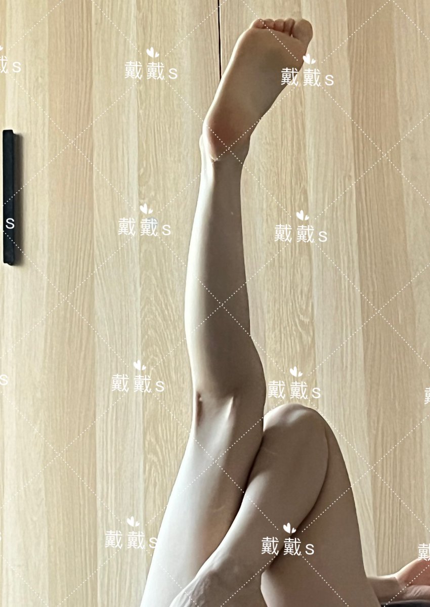 #裸足 #裸足脚趾 #腿控 #女S 离开北京回到西安，西安狗狗们最近过得还好吗  亲吻别人的时候还会想起我的脚嘛 https://t.co/5mLa2IfgGY