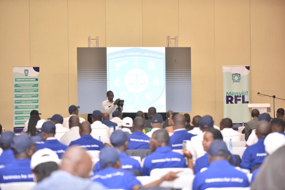 UmusareN's tweet photo. Ku rwego rwa @CityofKigali Laboratwari y'ibimenyetso bya gihanga byifashishwa mu butabera @RwandaForensic iri mu bukangurambaga #MenyaRFL bwitabiriwe n'Abayobozi guhera ku rwego rw'#Umujyi kugeza ku Bayobozi b'Utugari tugize @Rwanda_Justice @JaphetASHIMIRWE @hambajona @oswaki https://t.co/lTnfukcj9x