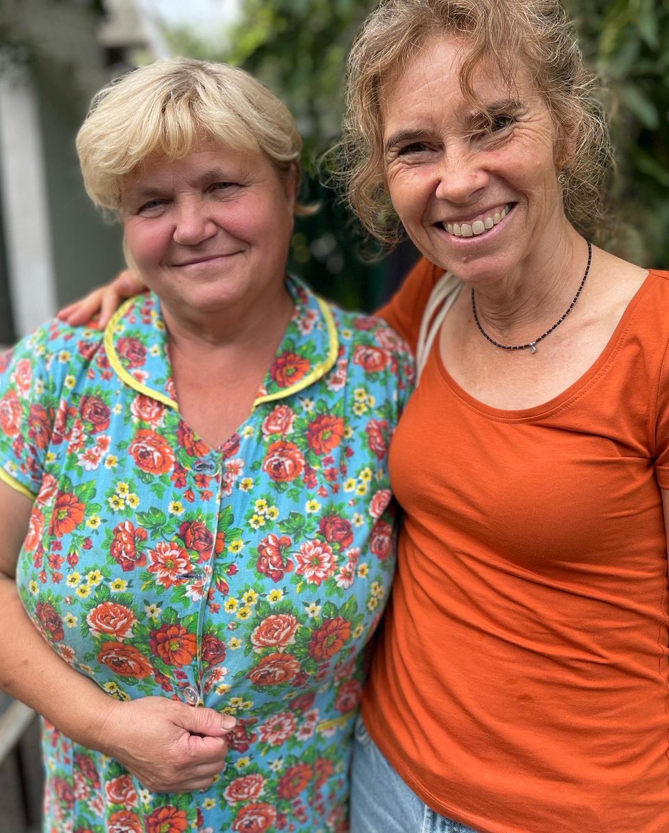 stevegumaer's tweet photo. We met some amazing people in #ukraine this month. Hanna is one of them. Her village was occupied by Russian troops while Kyiv was being sieged. #thenovicommunity #UkraineRussianWar @OddnyGumaer https://t.co/y6ldtjNN7I