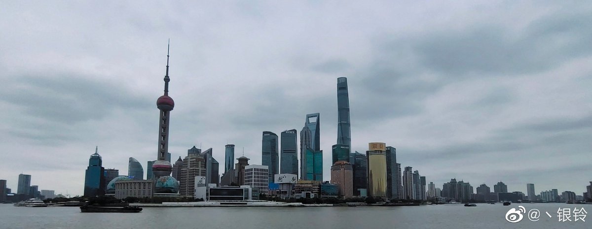 WolvesIDV_Intl's tweet photo. #Wolves_YinL's Weibo post:
The Bund* during the day 🤩🤩
(Which one do you think looks best?) 🤩
*The Bund, also called Waterfront Waitan 外滩 in Shanghai https://t.co/uPbHQR9ZFC