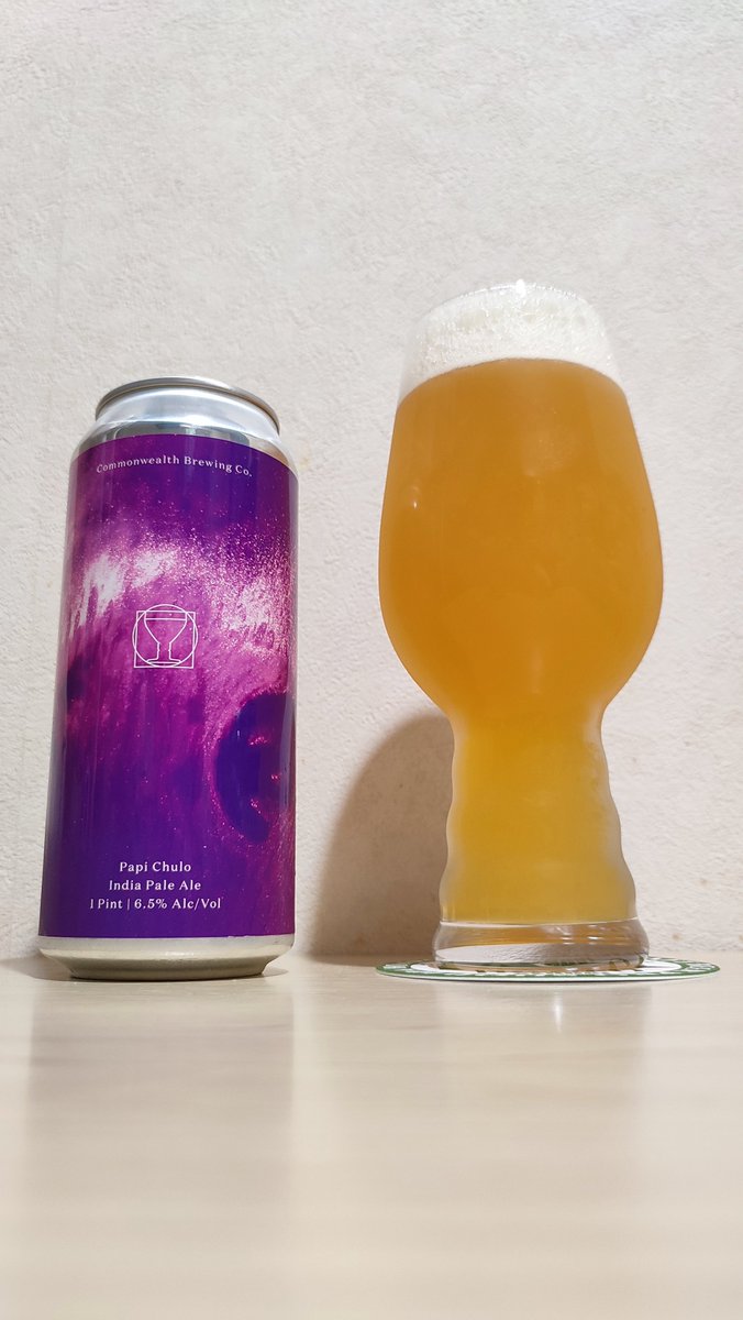 fgfakk's tweet photo. Commonwealth
Papi Chulo
NE IPA 473ml ABV:6.5% IBU:56
ピーチの中に柑橘系を感じる香り
オレンジやグレープフルーツジュースのような感じでジューシーだが濃すぎずクドくない
苦味は、ほぼ感じられず飲みやすい仕上がり
#クラフトビール
#ビール備忘録
#Commonwealth
#Papi_Chulo https://t.co/uKiHwNRjaF
